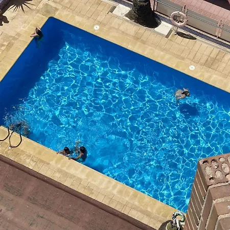 Gerona Center アパート