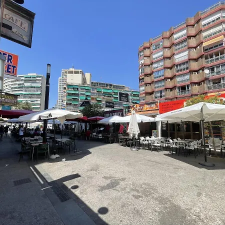 Gerona Center アパート