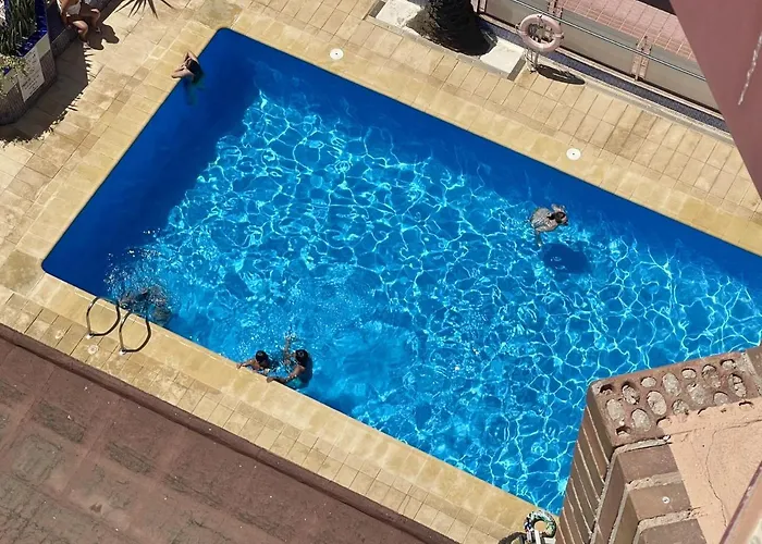 Gerona Center アパート