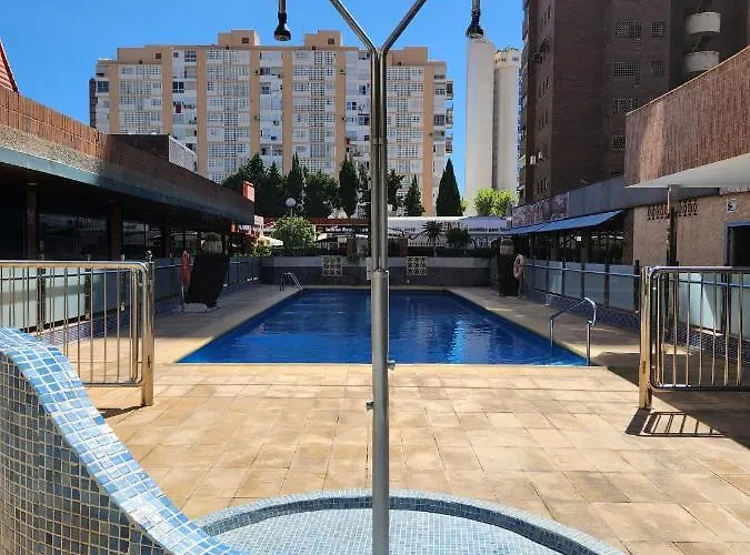 Gerona Center アパート